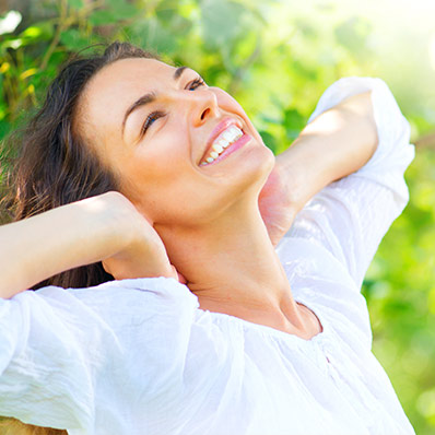 get a beautiful smile by treating gum disease naturally